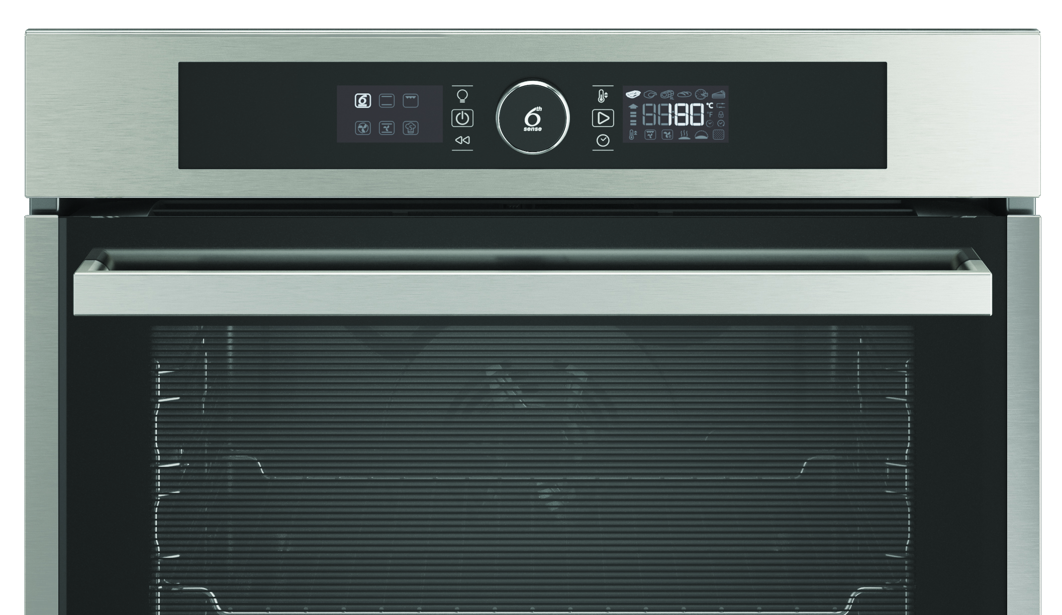 Primer plano de un horno de acero inoxidable con una pantalla digital.