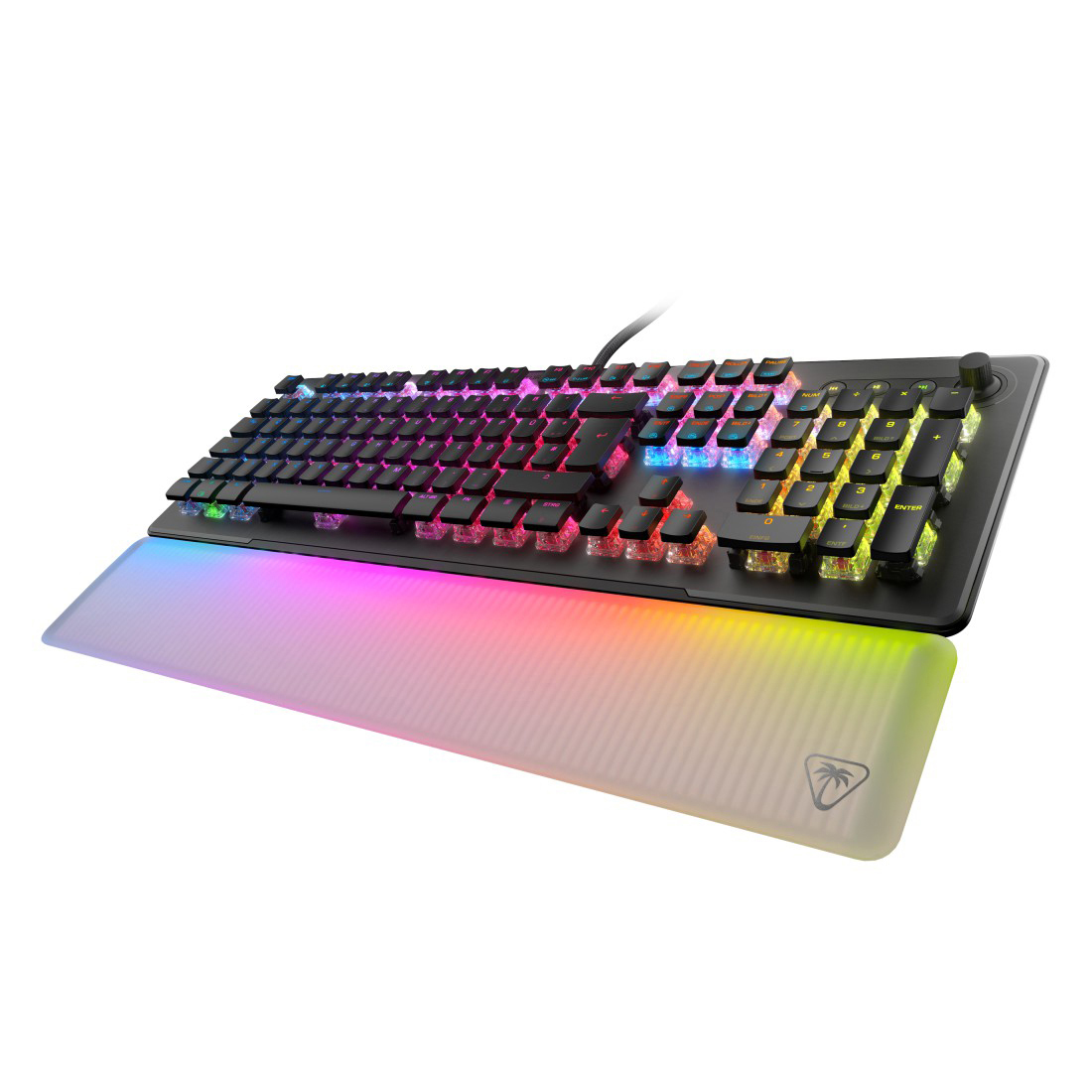Schwarze Tastatur mit RGB-Beleuchtung und Handballenauflage. Weißer Hintergrund.