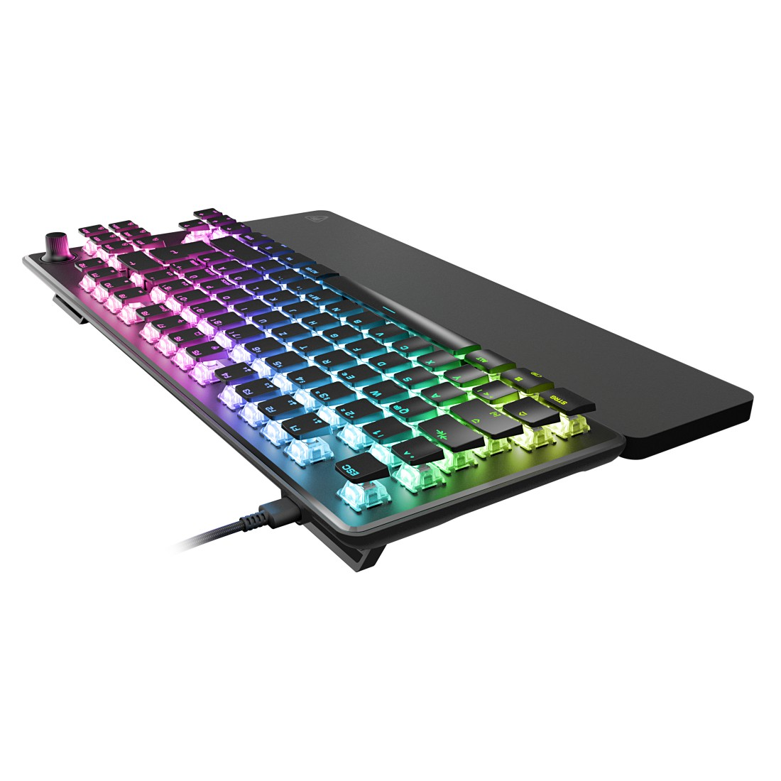 Eine angewinkelte mechanische Tastatur mit RGB-Tasten, einer Handballenauflage und einem schwarzen Kabel.