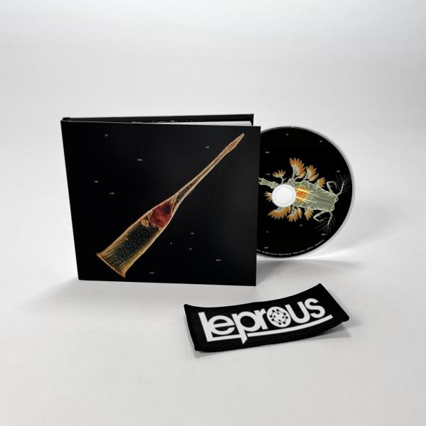 Leprous Albumcover, schwarzer Hintergrund mit CD.
