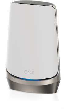 Weißer Orbi-Router mit silbernem Sockel, blauem Licht und dem Orbi-Logo.