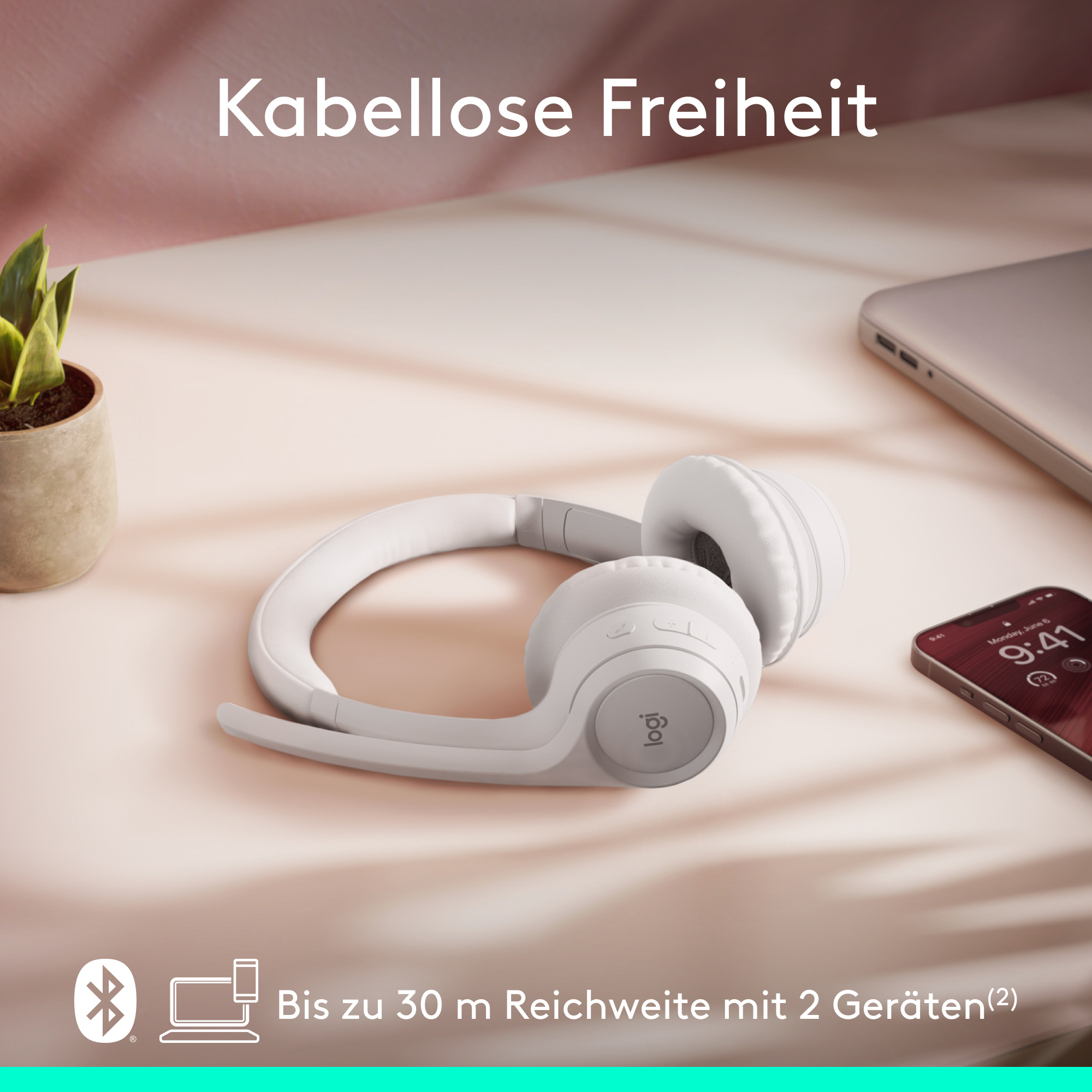 Weiße Kopfhörer auf rosa Oberfläche, Telefon.