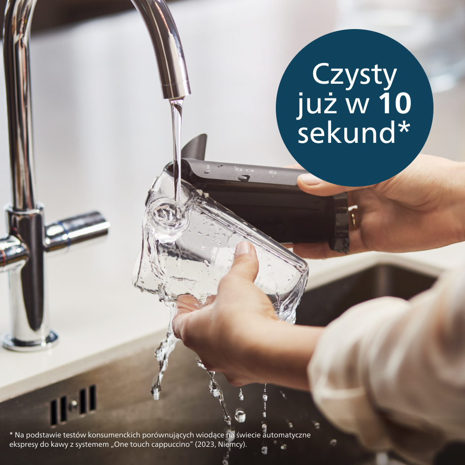 Ręce myjące część ekspresu do kawy pod kranem, tekst: 'Czyszczy już w 10 sekund*'.