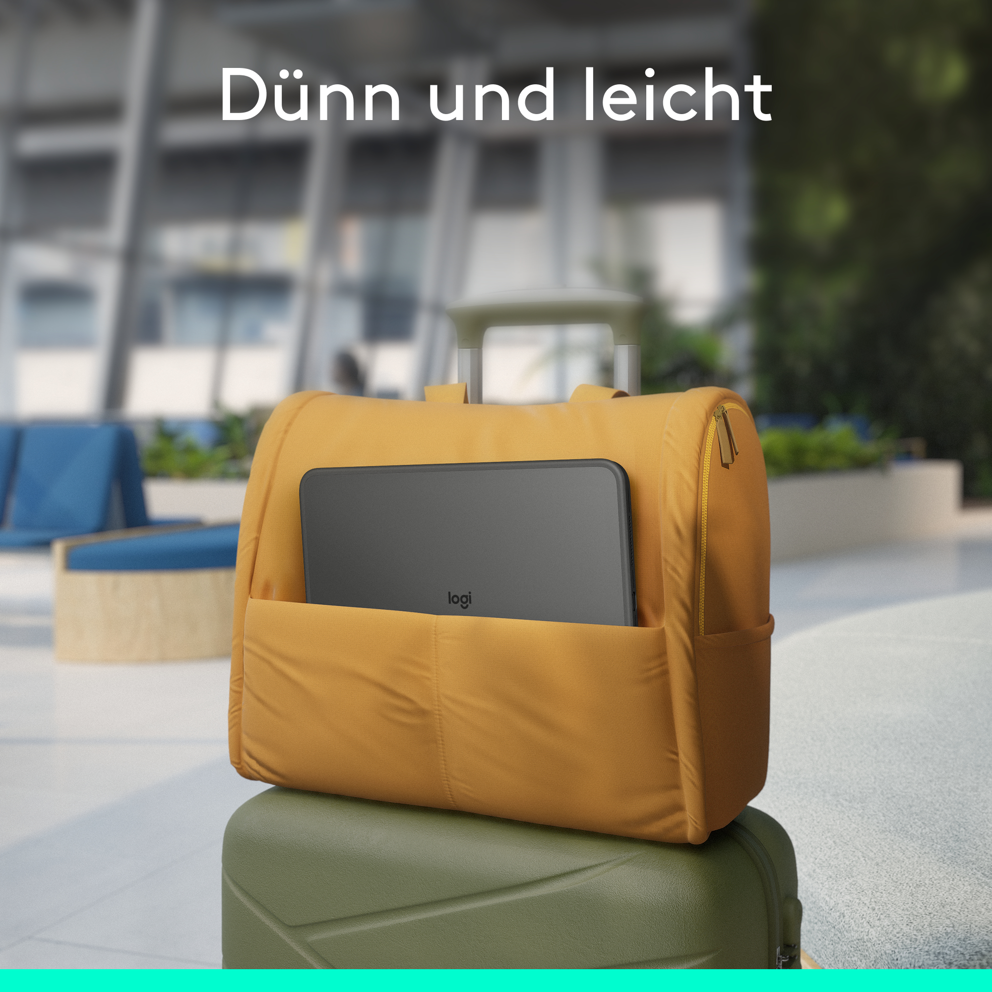 Senfgelber Rucksack mit schwarzem Tablet in der Vordertasche, auf einem grünen Koffer. Der Text lautet: Dünn und leicht.