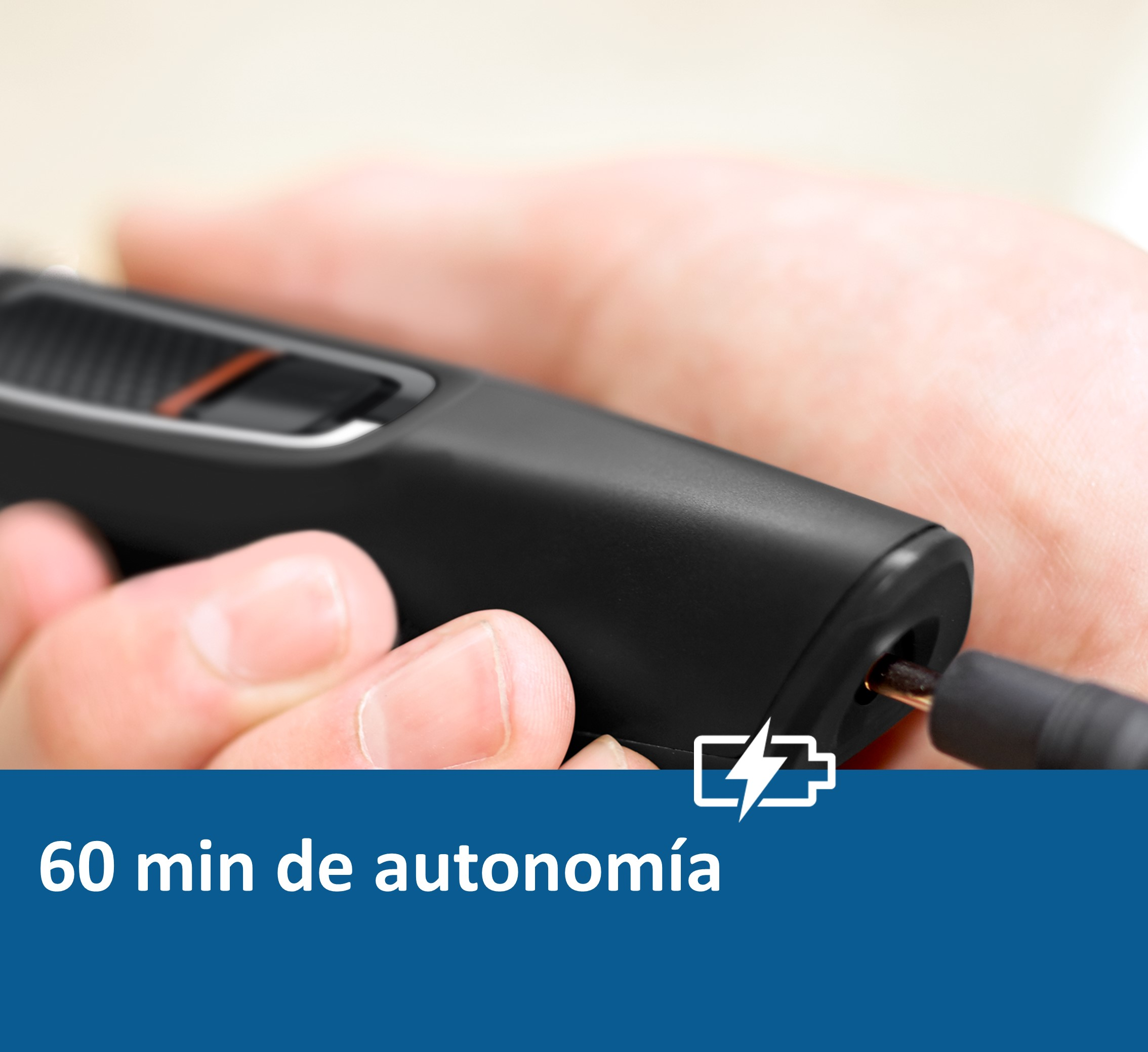 Mano sosteniendo un recortador negro; icono de batería y texto '60 min'.