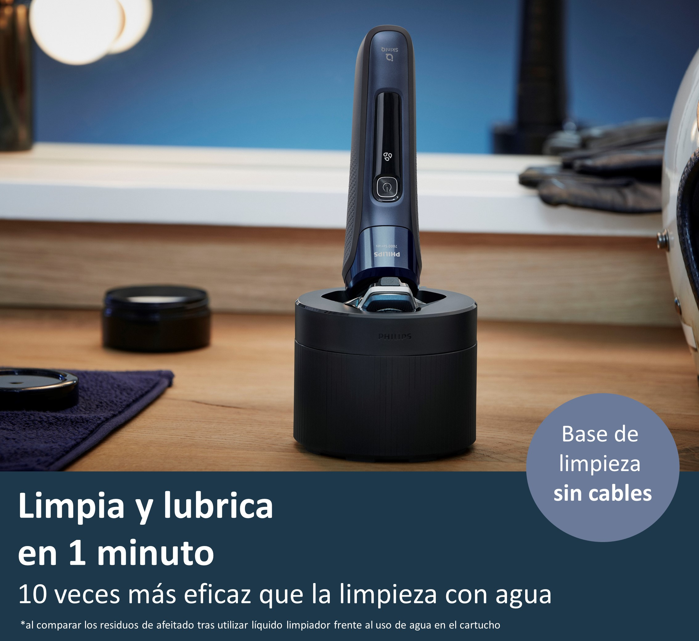 Afeitadora en base de carga, con texto: Limpia y lubrica en 1 minuto.