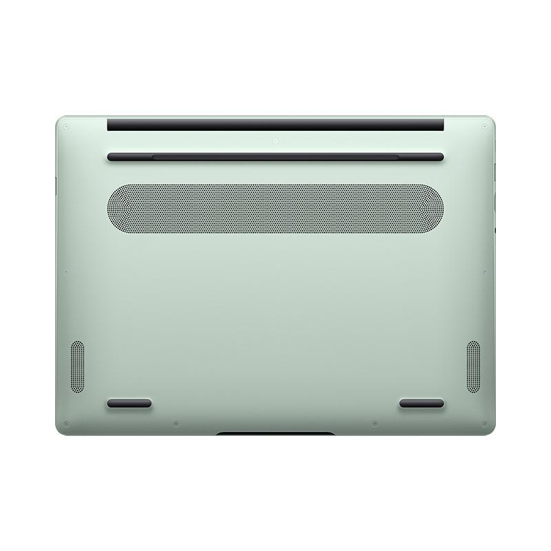 Unteransicht eines hellgrünen Laptops. Es hat Lüftungsschlitze und Gummifüße.