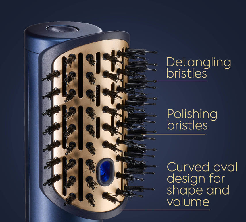Nahaufnahme einer Haarstylingbürste mit Etiketten, die die Borsten und das Design detaillieren.