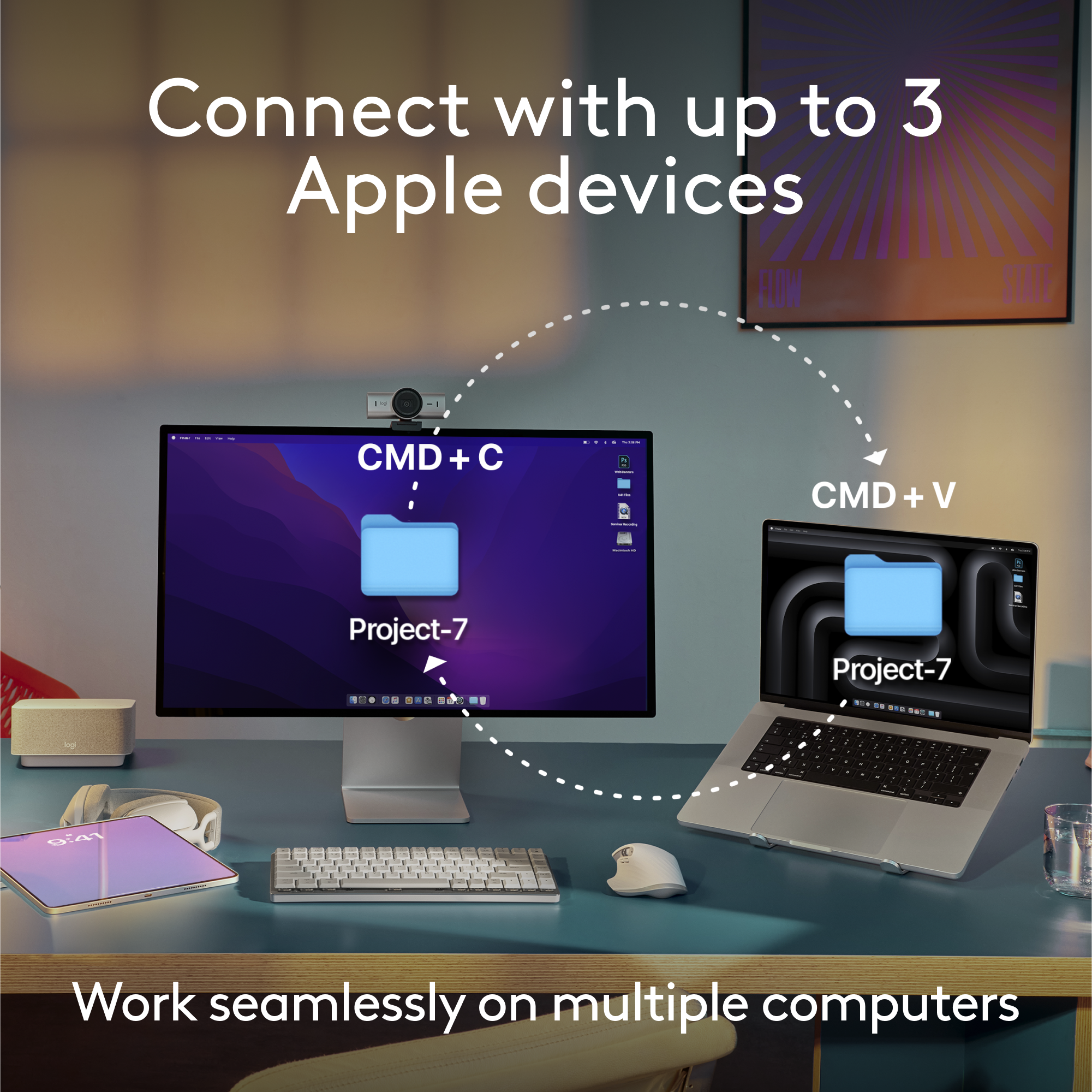 Spazio di lavoro con monitor, laptop, tastiera e tablet, tutti collegati a dispositivi Apple.