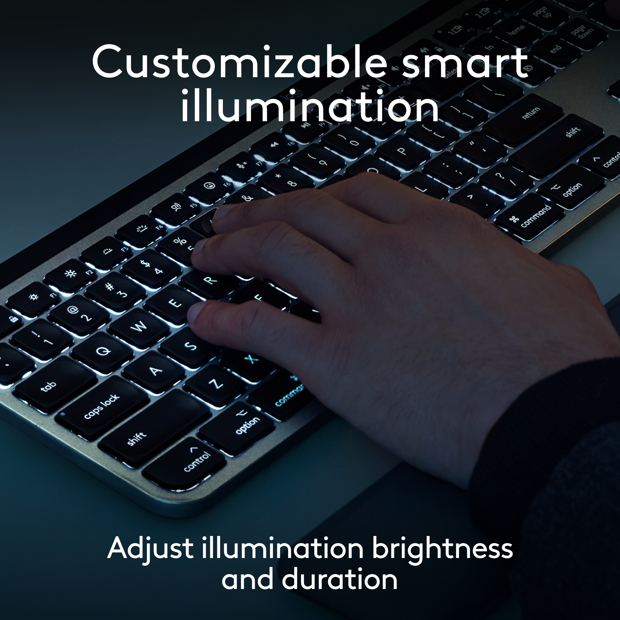 Tastatur mit anpassbarer intelligenter Beleuchtung. Eine Hand tippt auf beleuchteten Tasten.