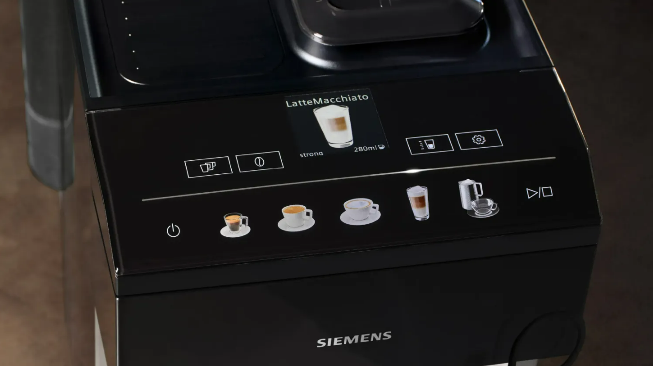 Kaffeemaschinen-Display mit Text. Vordergrund: Display. Hintergrund: Schwarz.