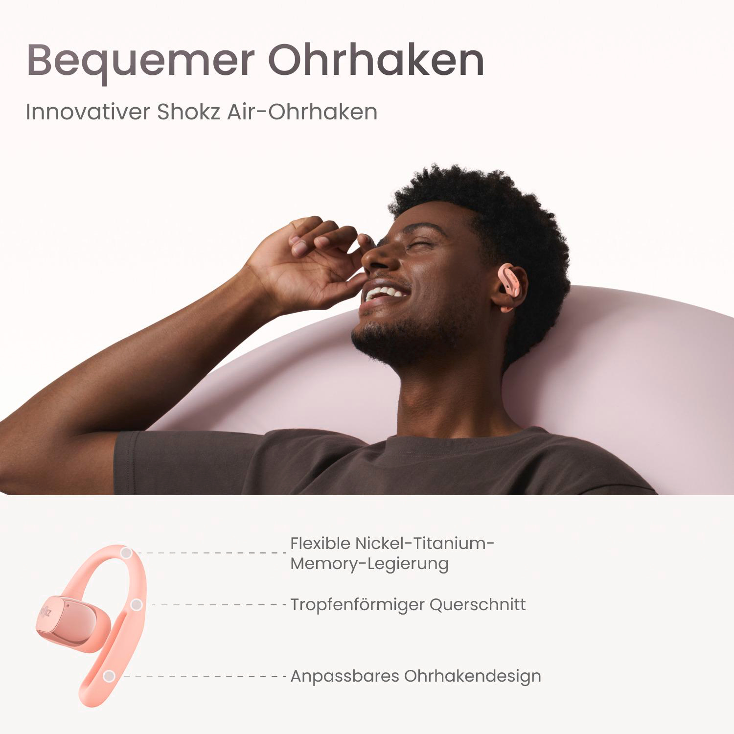 Ein Mann lächelt und trägt Ohrbügel. Text: Bequemer Ohrhaken, Innovativer Shokz Air-Ohrhaken. Ohrbügel-Detail: Flexibles Nickel-Titanium.