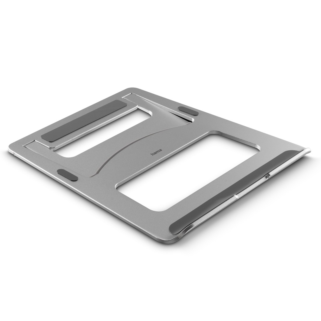 Soporte plateado para portátil con almohadillas grises, sobre fondo blanco. El soporte está inclinado y abierto en el centro.