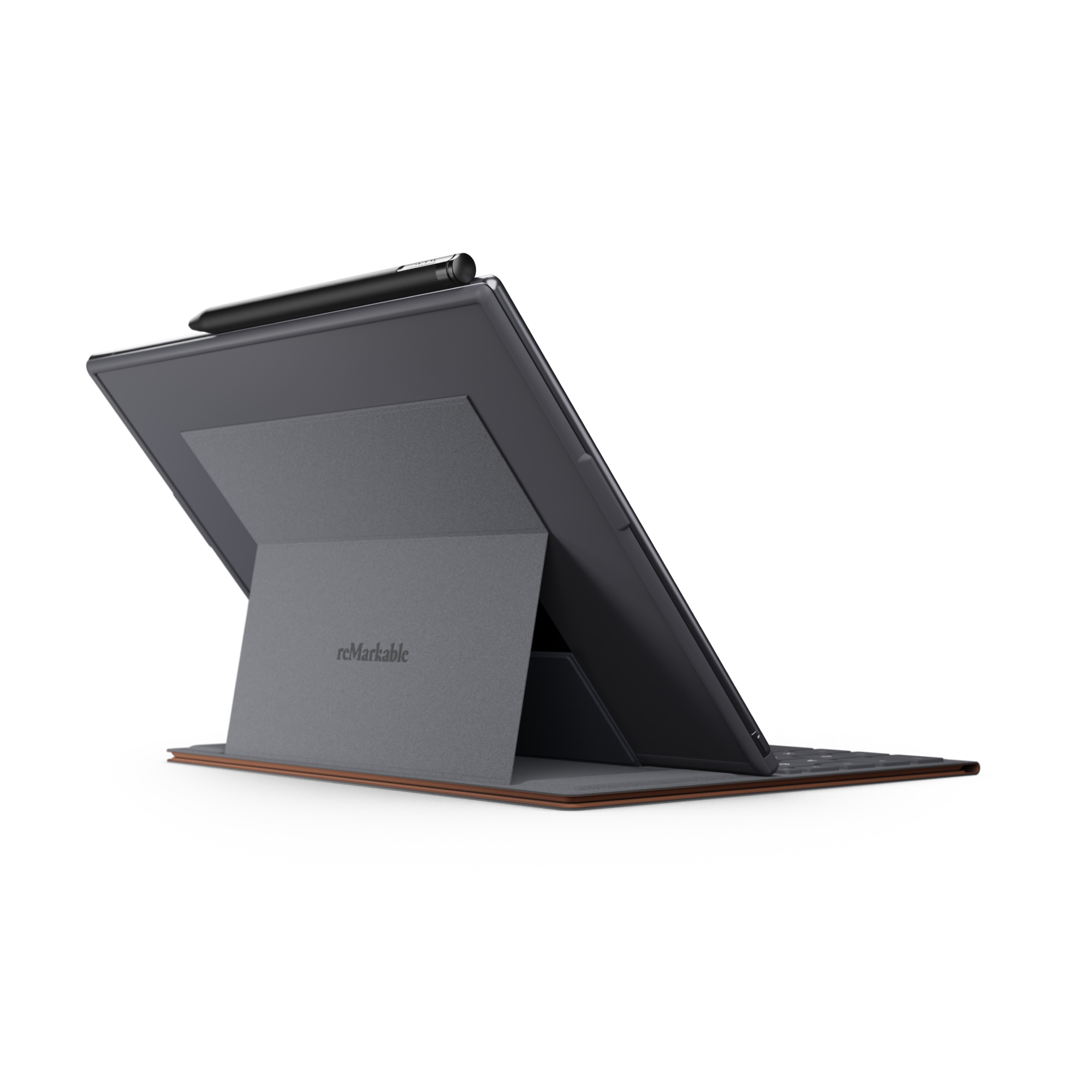 Ein Tablet mit Stift, auf einem grauen Ständer und einer braunen lederartigen Abdeckung.