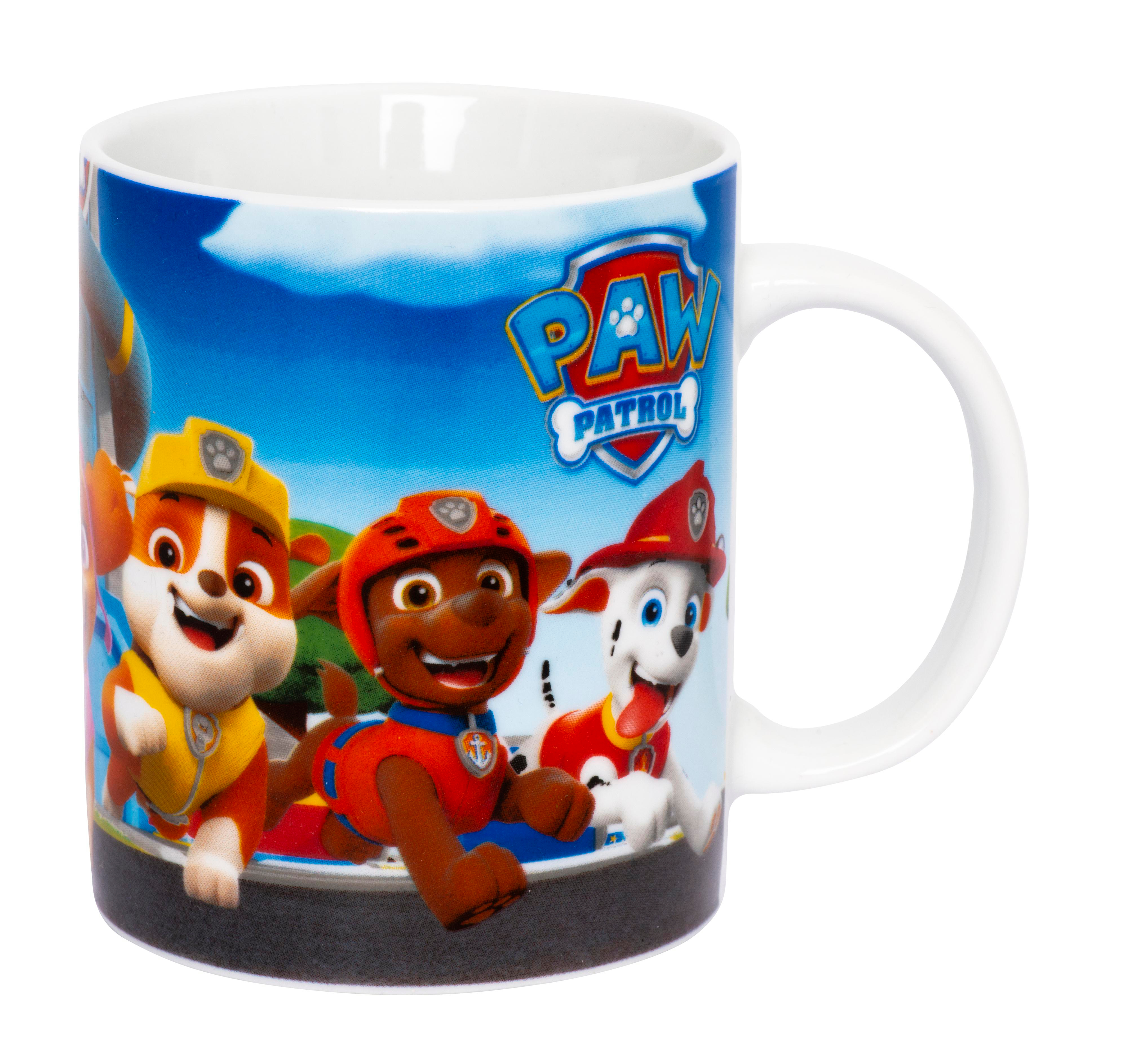 Ein Paw Patrol-Becher mit Zeichentrickfiguren in Aktion mit bunten Hintergründen.