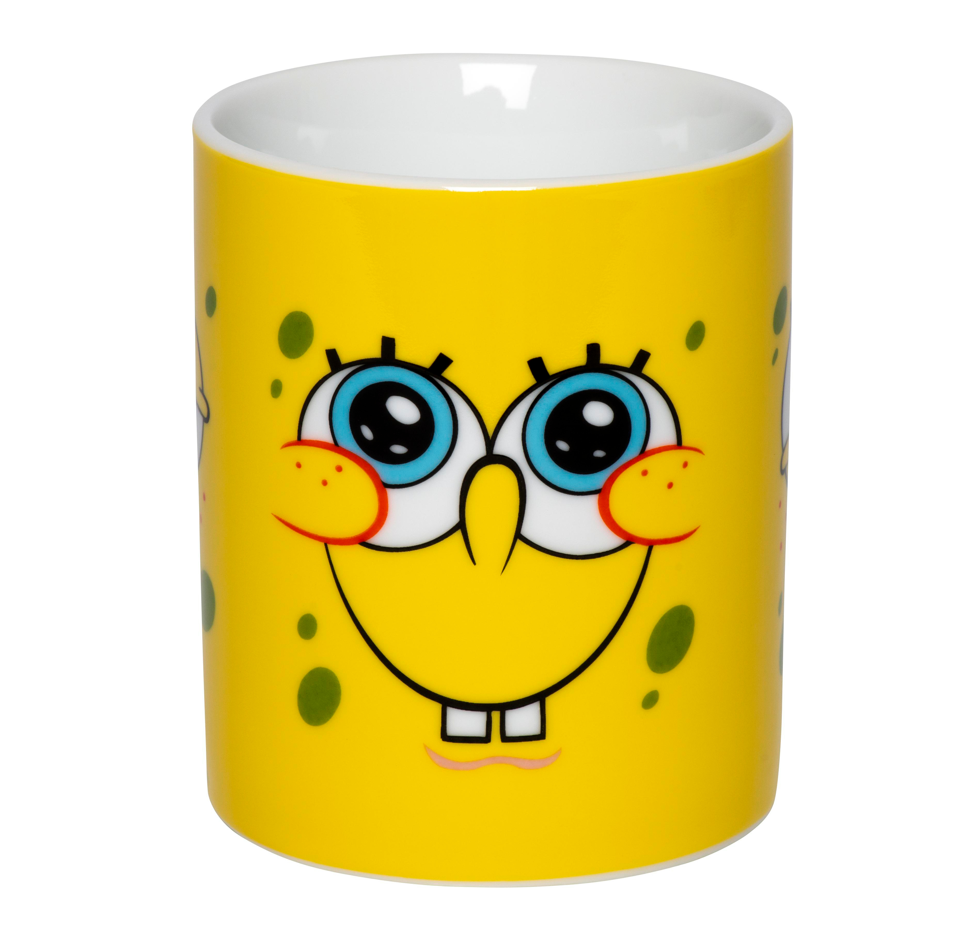 Gelber Becher mit Spongebob Schwammkopf-Gesicht. Weiß innen.