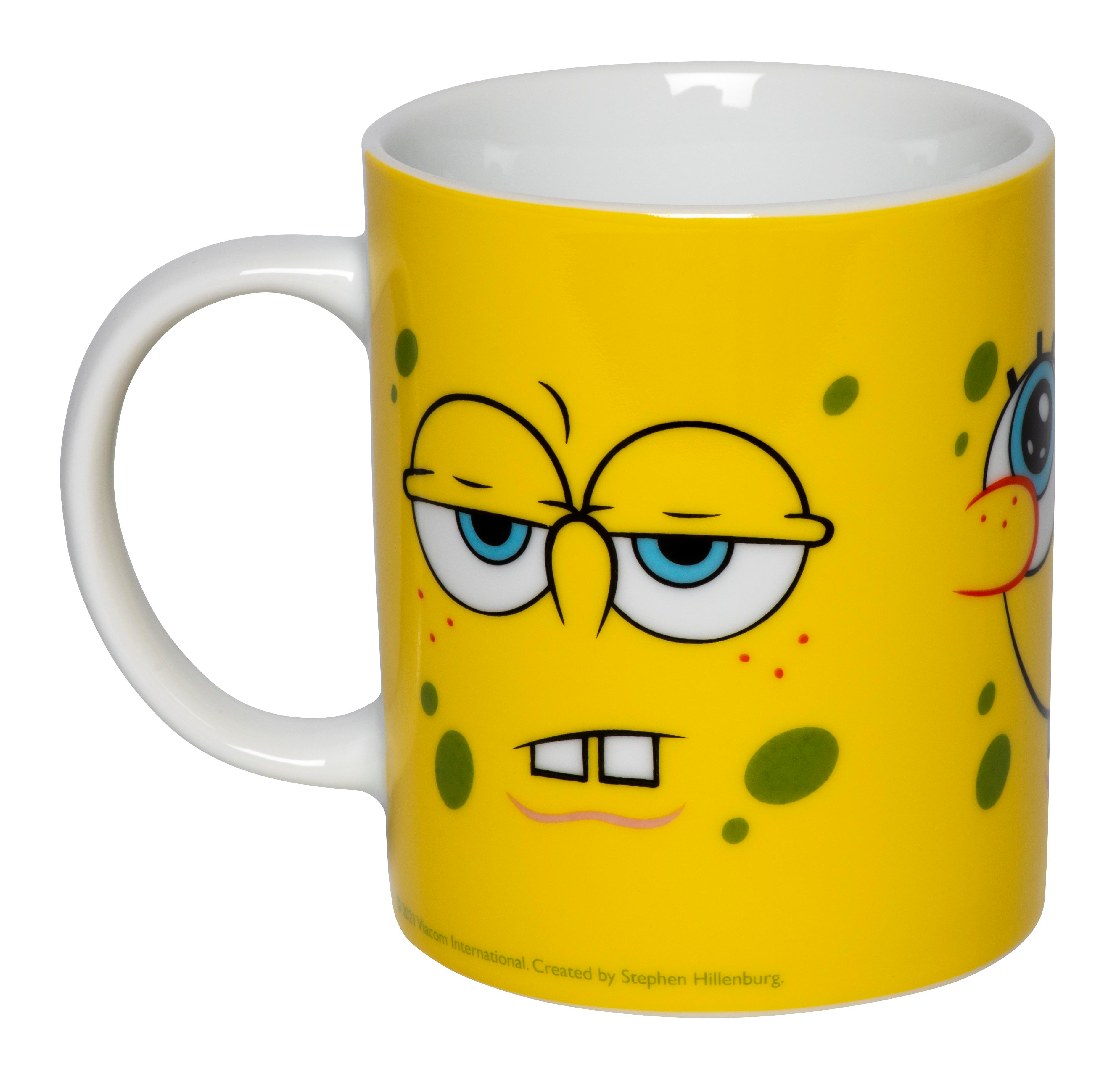 Gelber SpongeBob Schwammkopf-Becher mit Cartoon-Gesicht, weißem Henkel und Text unten.