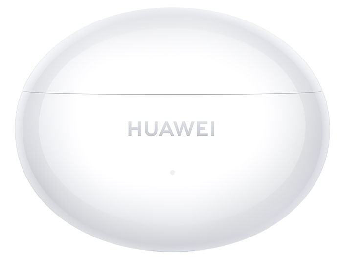 Białe, owalne etui ładujące słuchawek Huawei. Huawei napisane na środku etui.