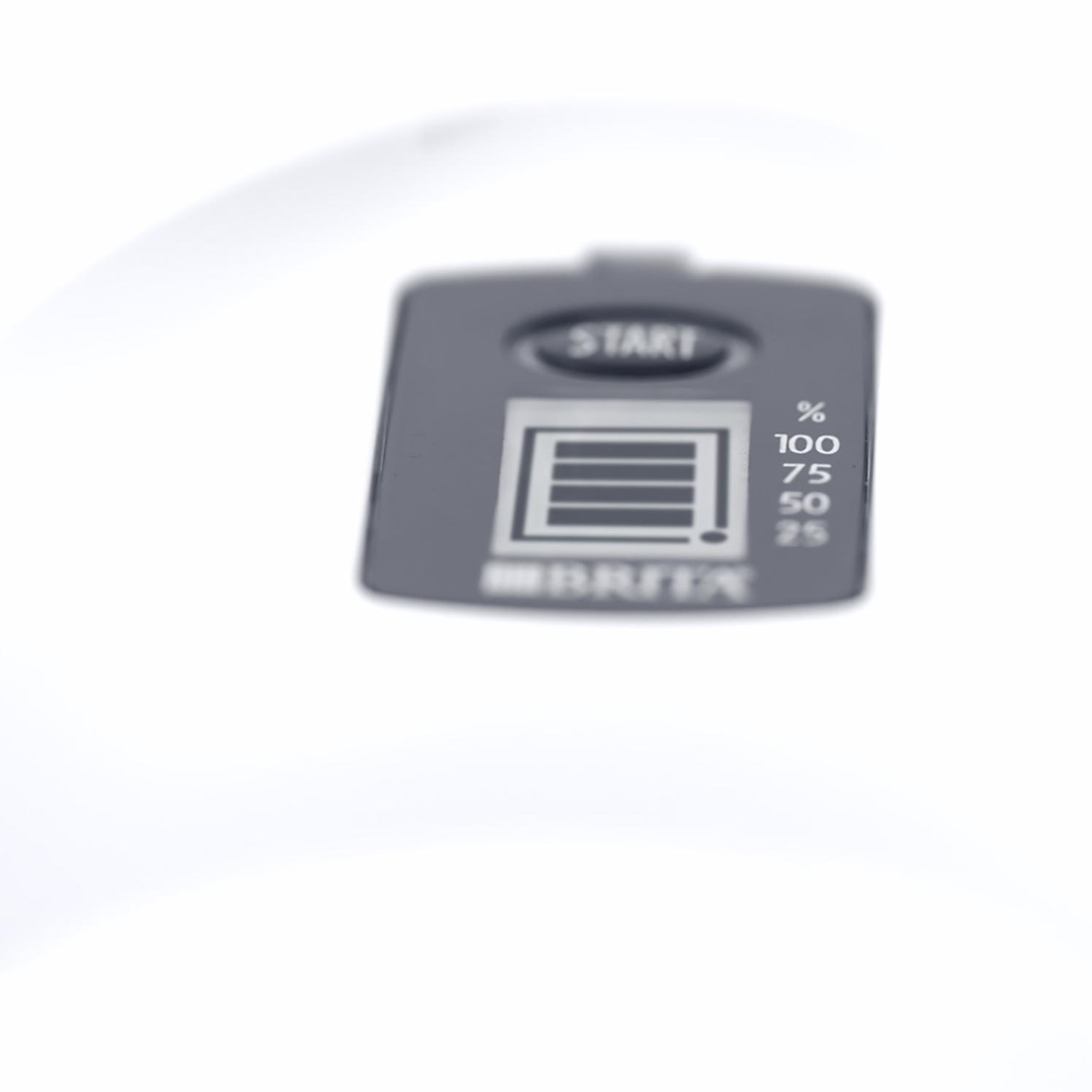 Szary wskaźnik filtra wody Brita ze startem i poziomami procentowymi.