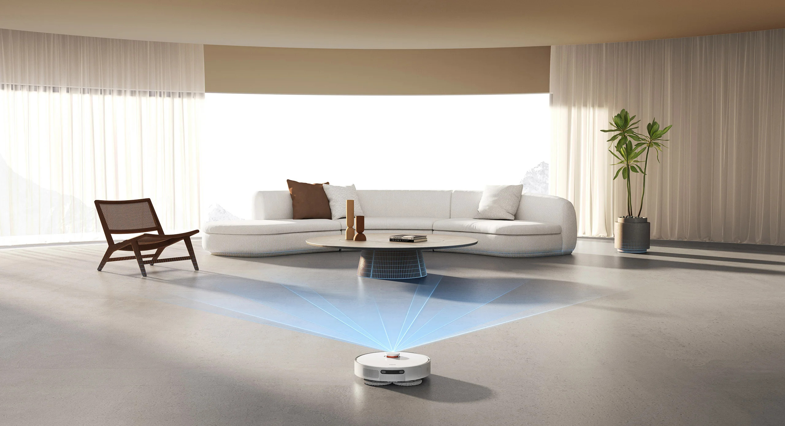 Robot sprzątający czyści salon z białą sofą, krzesłem i rośliną.