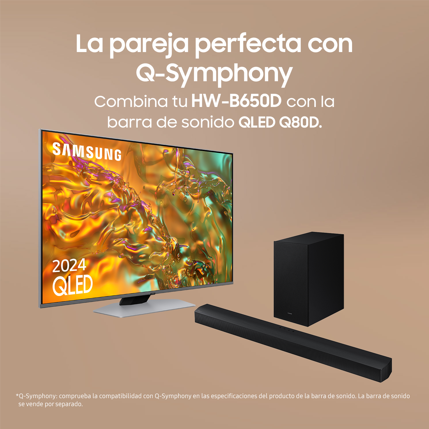 Conjunto de TV, barra de sonido y subwoofer. El texto dice pareja perfecta con Q-Symphony.