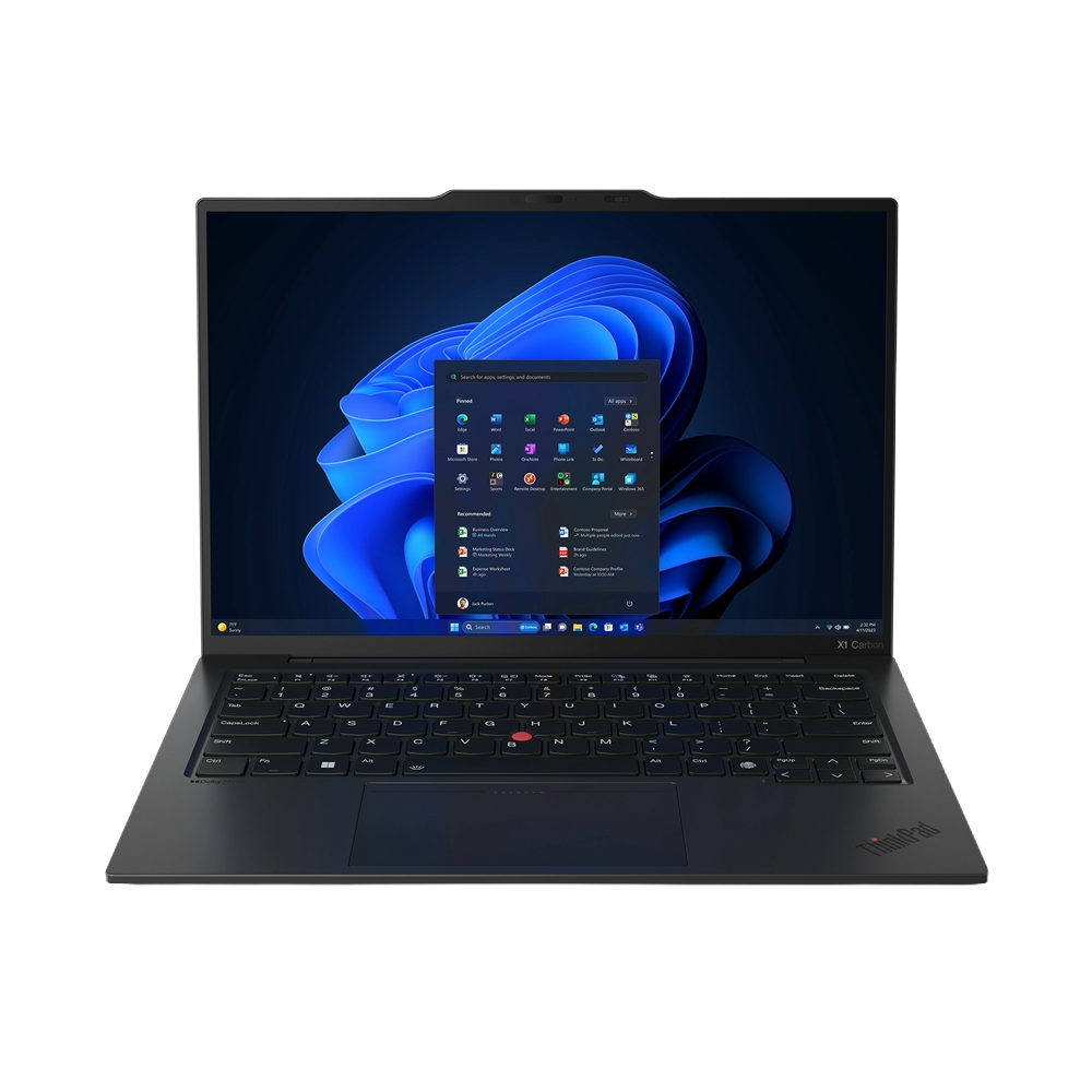 Laptop negro, abierto, mostrando el escritorio de Windows. La pantalla muestra iconos de aplicaciones.