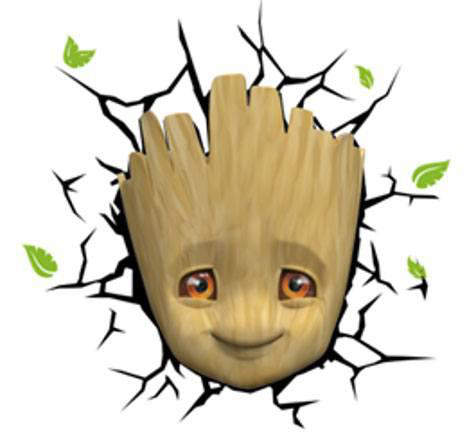 Ein Groot-Charakter, der aus einer zerbrochenen Wand mit grünen Blättern auftaucht.