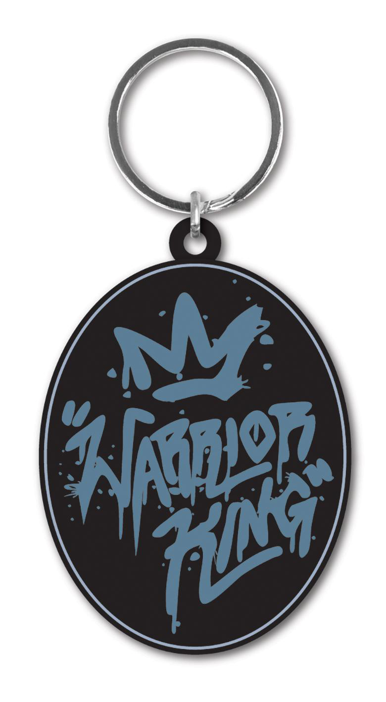 Warrior King Schlüsselanhänger mit blauem Graffiti-Text auf schwarzem Oval.
