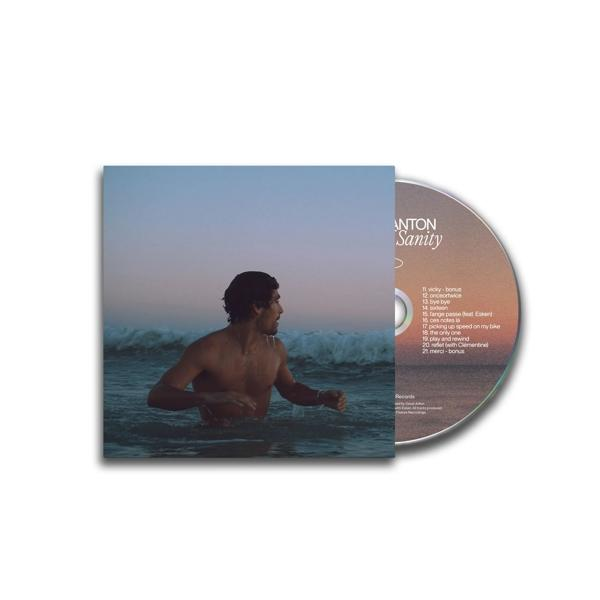 CD-Hülle mit Mann im Wasser, Albumcover. CD rechts sichtbar, Titelliste auf der CD sichtbar.