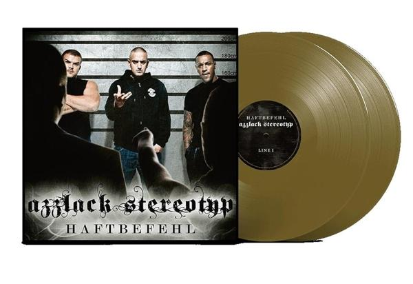 Albumcover mit drei Männern und zwei goldenen Schallplatten.