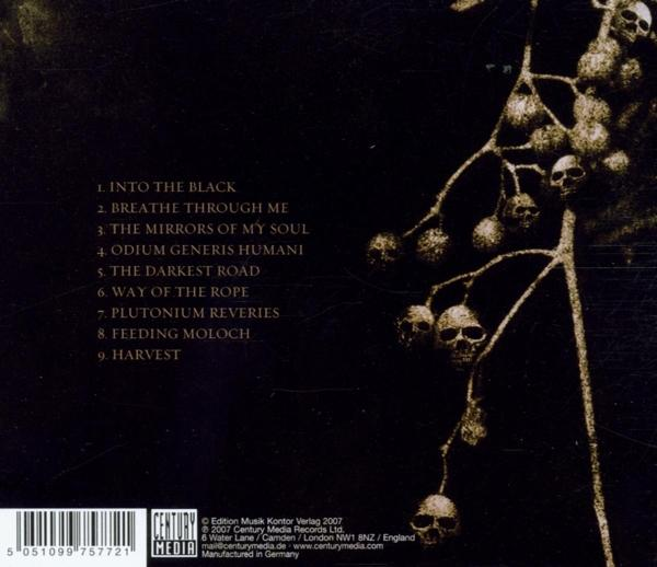CD-Cover mit schwarzem Hintergrund und Album-Titelliste. Schädel auf Ast rechts.