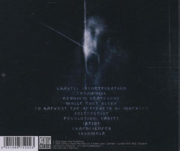 CD-Cover mit dunklen, verschwommenen Bildern und Text. Songtitel sind aufgeführt.