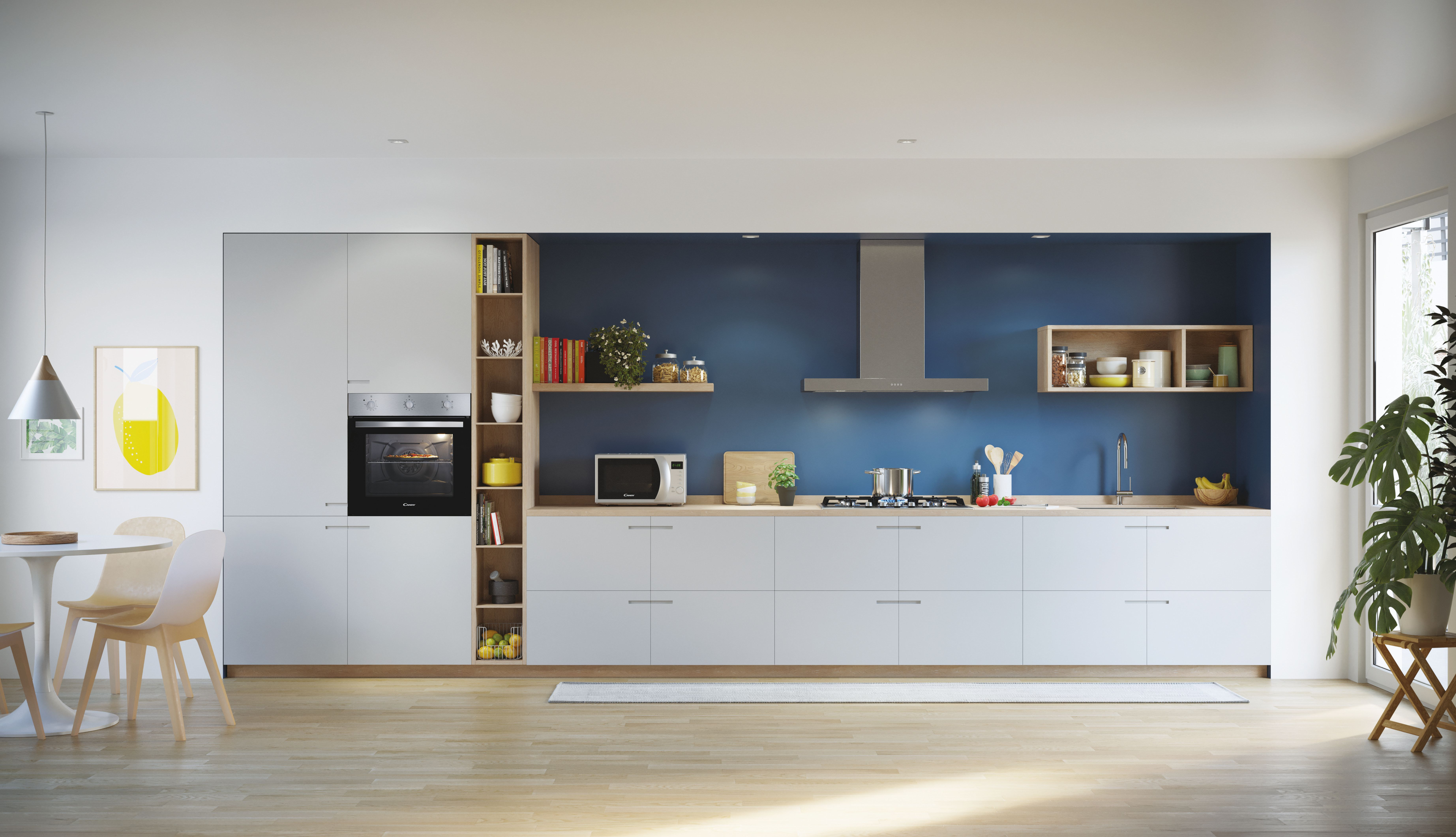 Una cocina moderna con gabinetes blancos, una pared azul y un piso de madera. Una mesa y sillas a la izquierda.