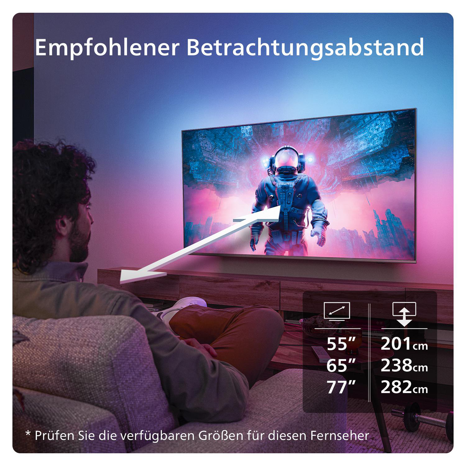 Mann sieht fern. TV zeigt Astronauten im Weltraum. Text: Empfohlener Abstand für Größen.