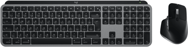 Egy Logitech billentyűzet és egér. A billentyűzet sötétszürke, az egér fekete.