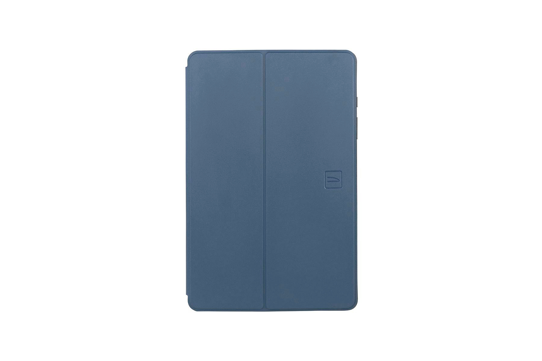 Blaue Tablethülle mit gefaltetem Frontcover. Der Koffer ist geschlossen. Der Hintergrund ist weiß.