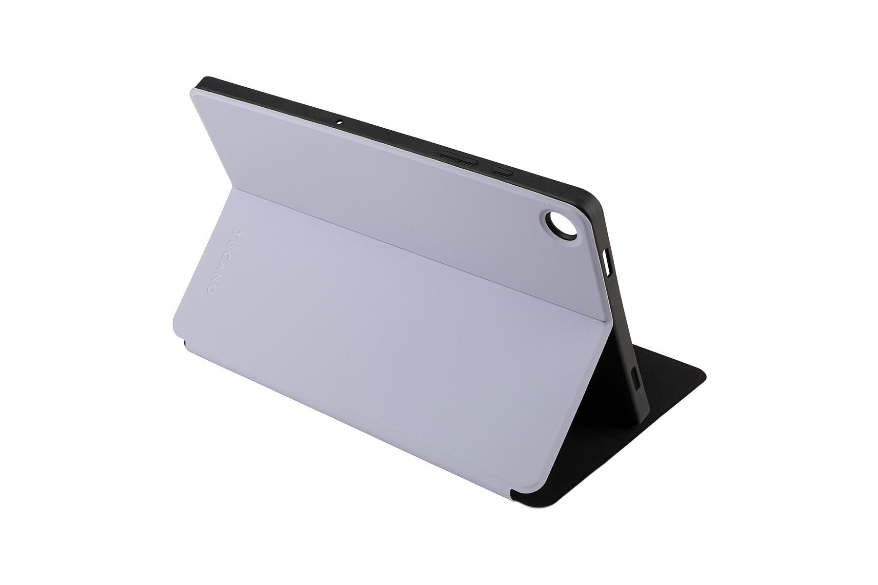 Tablet in einer Hülle. Die Abdeckung ist geöffnet und nach hinten abgewinkelt, auf weißem Hintergrund.