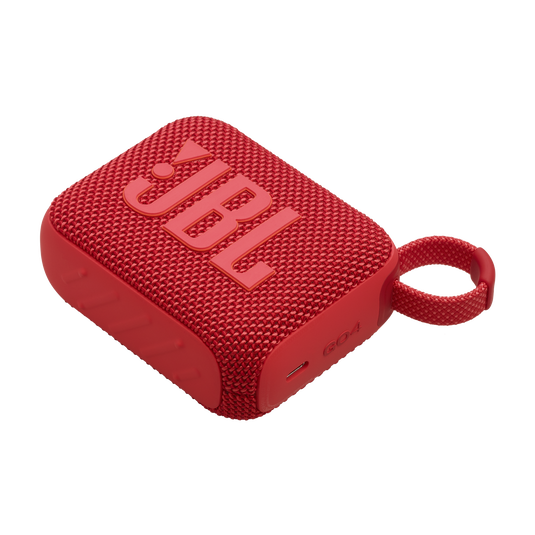 Kırmızı JBL Go 4 hoparlör. JBL logosu belirgin. Taşıma için bir döngüsü var. Siyah arka plan.