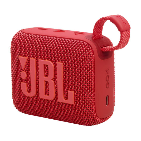 Kırmızı bir JBL GO4 hoparlör, açılı görünüm, JBL logosunu ve tutma kayışını gösteriyor.