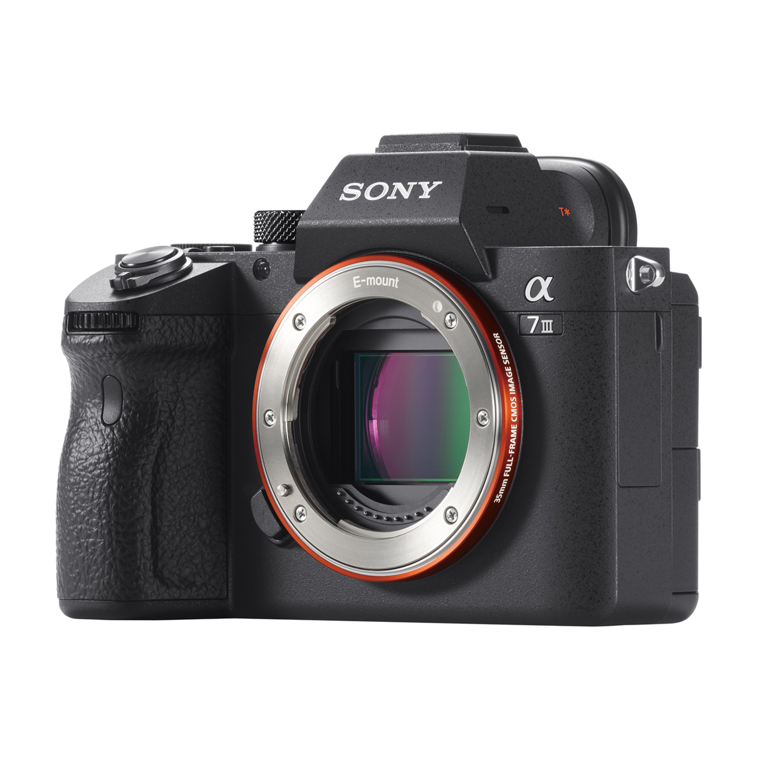 Fotocamera Sony nera con obiettivo, anello argentato e impugnatura nera. Sfondo bianco.