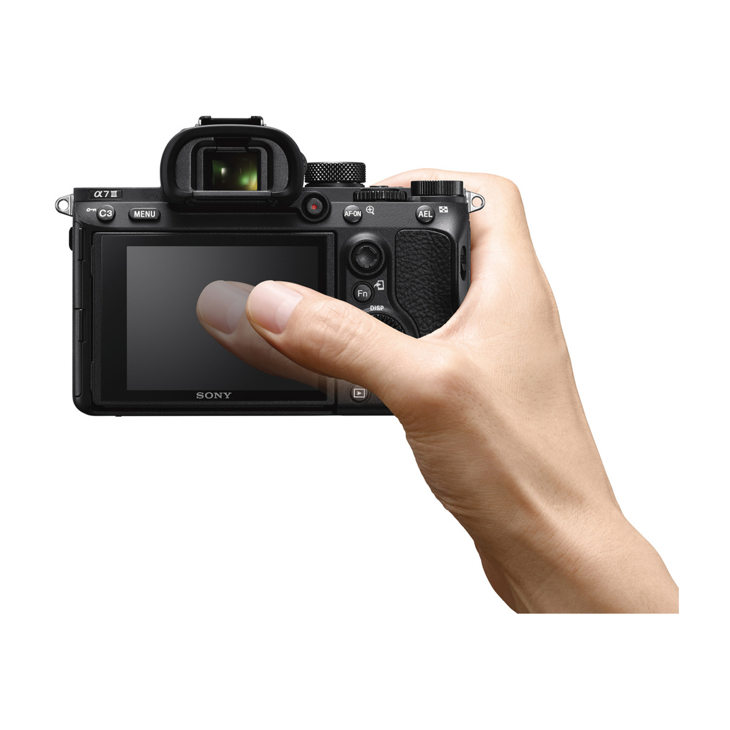 Una mano che tiene una fotocamera Sony nera, con lo schermo aperto e la mano che lo tocca.