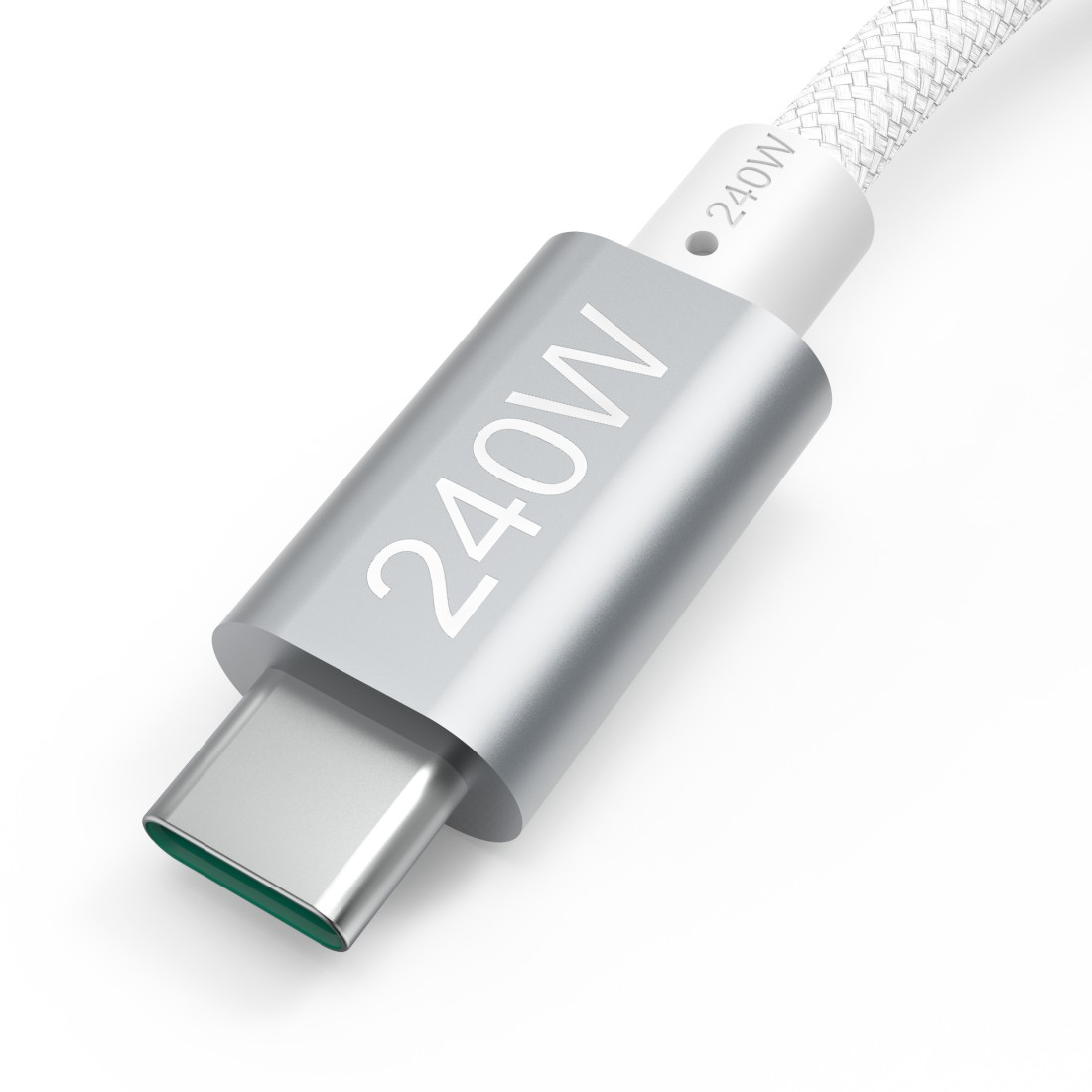 Cable USB-C plateado con etiqueta 240W en el conector.