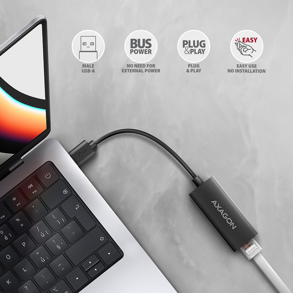 Laptop egy USB-A-Ethernet adapterrel csatlakoztatva. Fent a funkciókat mutató ikonok.