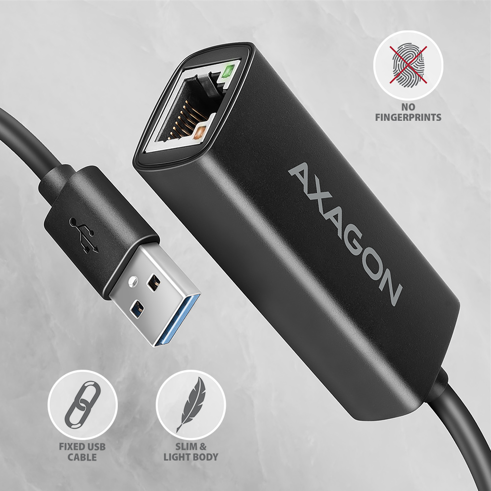 Fekete hálózati adapter USB kábellel, 'ujjlenyomatmentes' ikonokkal.