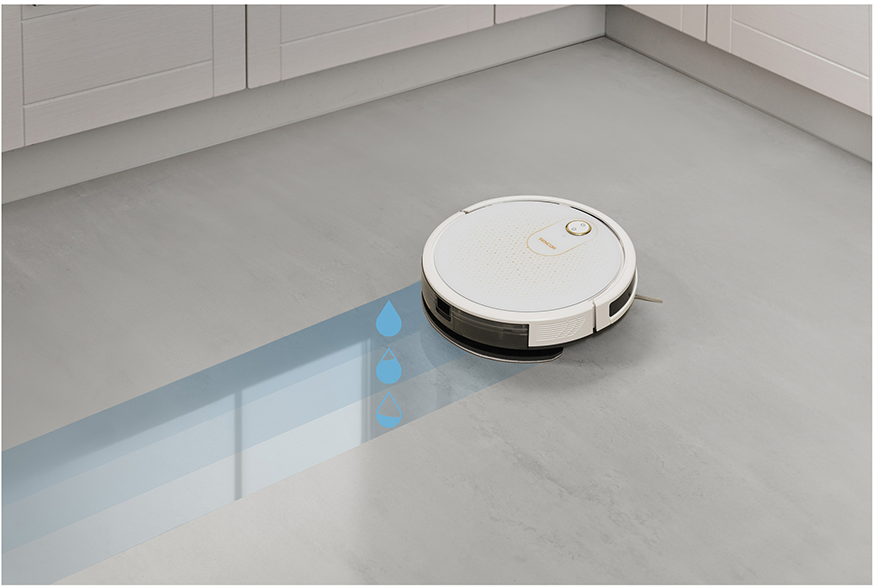 Egy fehér-fekete robotporszívó szürke padlót tisztít. Vízcsepp ikonok követik.