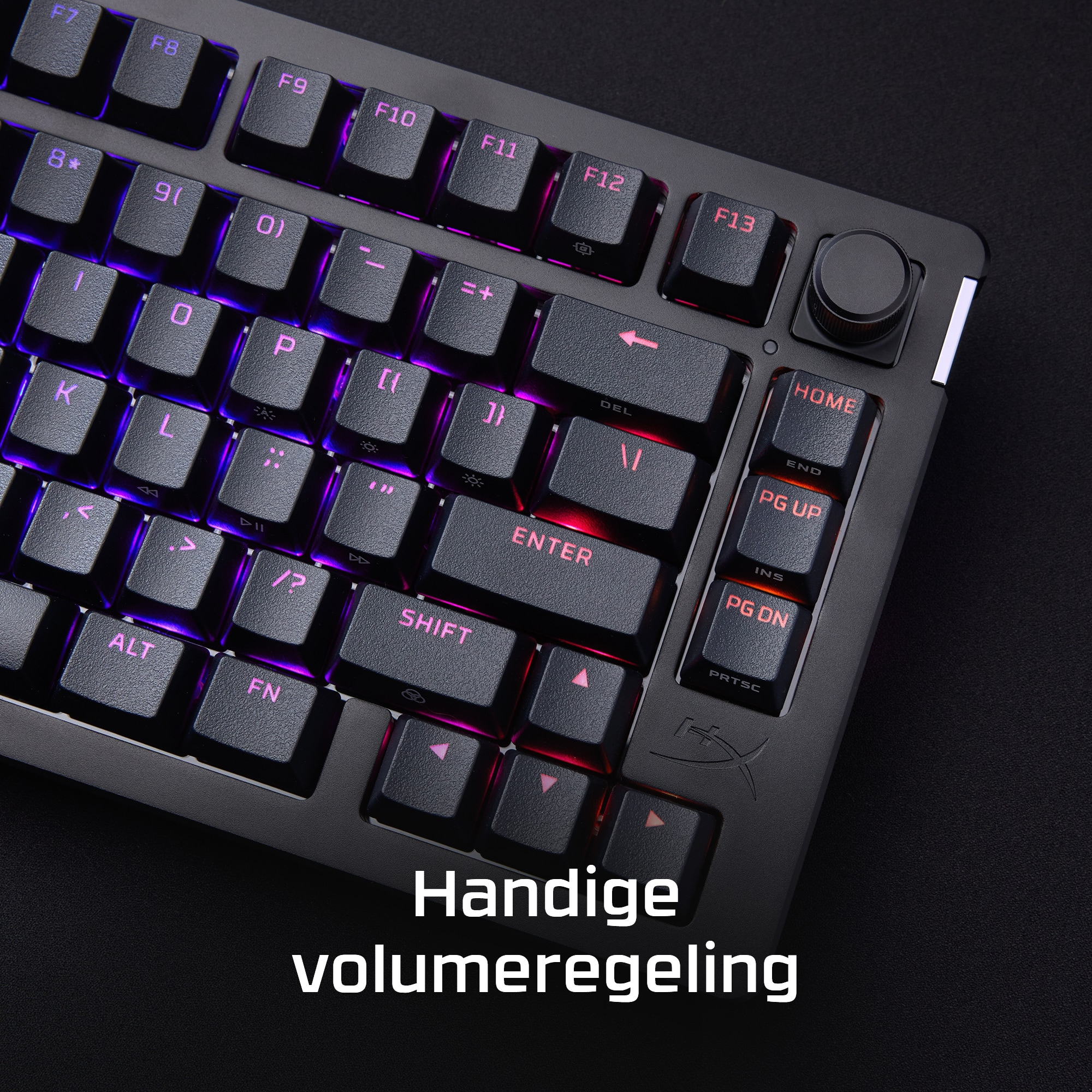 Close-up of a black keyboard with illuminated keys. The text "Handige volumeregeling" is at the bottom.