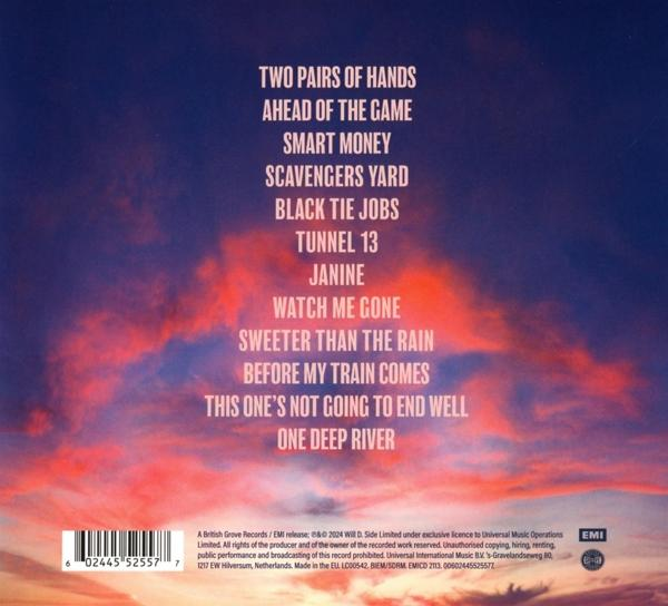 Couverture d'album montrant la liste des titres sur fond de ciel.