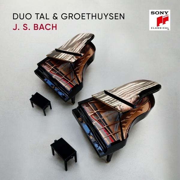 Zwei Flügel mit schwarzen Bänken, Bachs Albumcover, auf weißem Hintergrund.