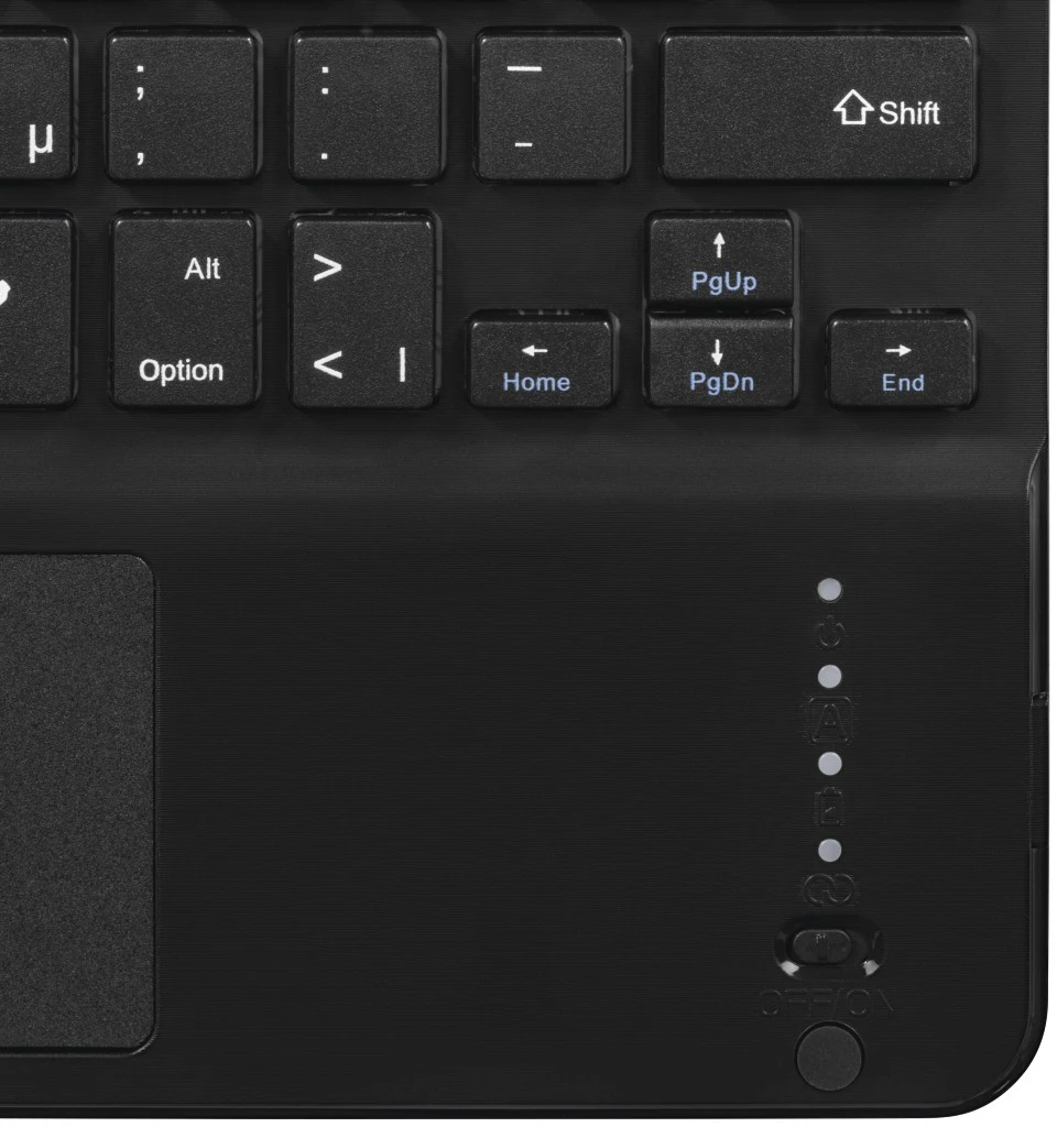 Clavier noir avec touches et pavé tactile. Bouton marche/arrêt en bas à droite.