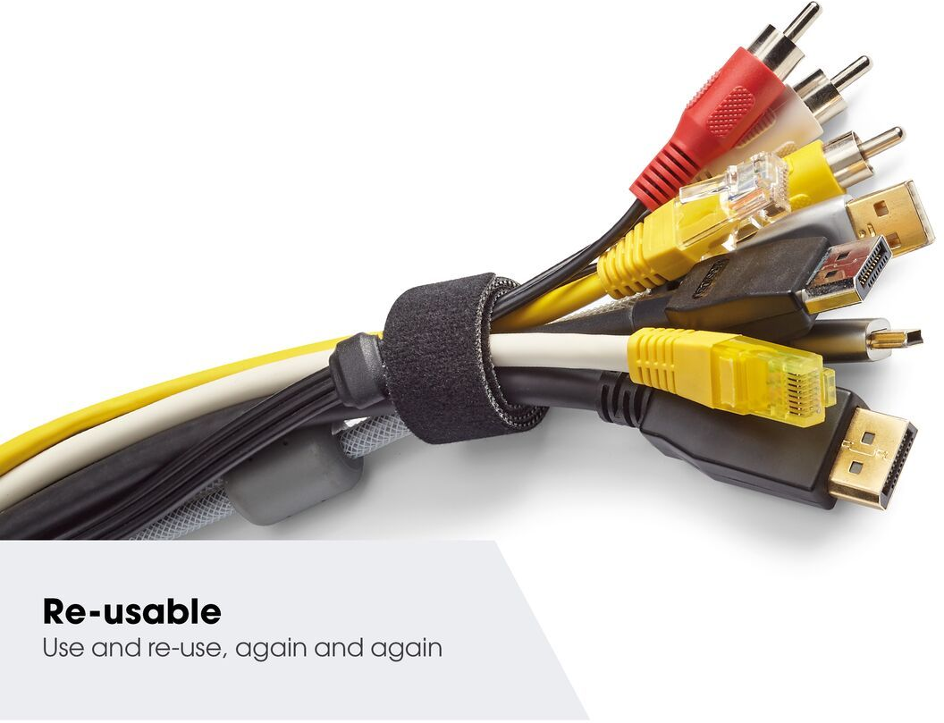 Verschiedene Kabel, mit schwarzem Klettband zusammengebunden.
